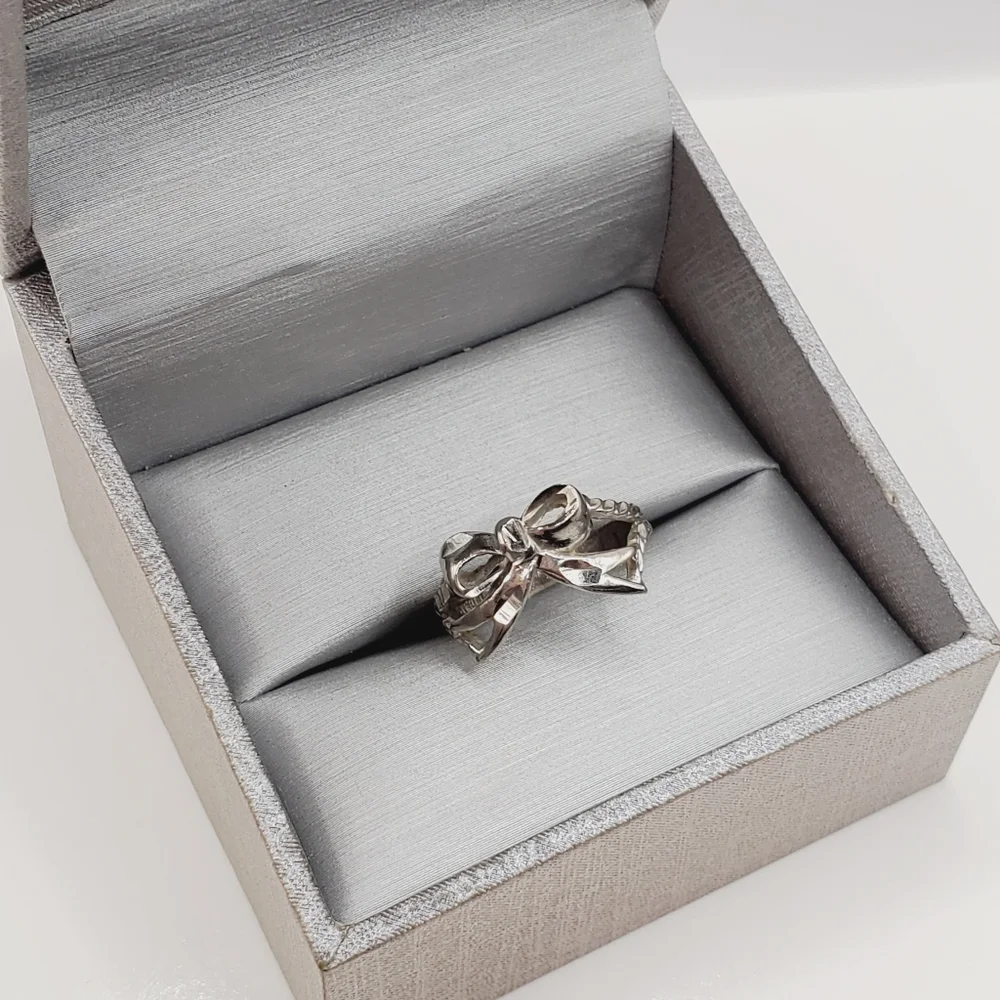 Silver Diamond Cut Vintage Bow Ring